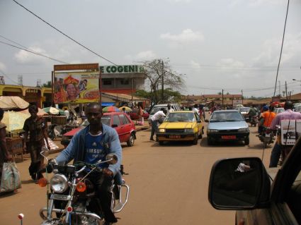 L'Associazione per i popoli minacciati chiede alla comunità internazionale più impegno per una soluzione pacifica della guerra civile nelle regioni anglofone del Camerun. Foto: James Emery via Flickr CC BY 2.0.