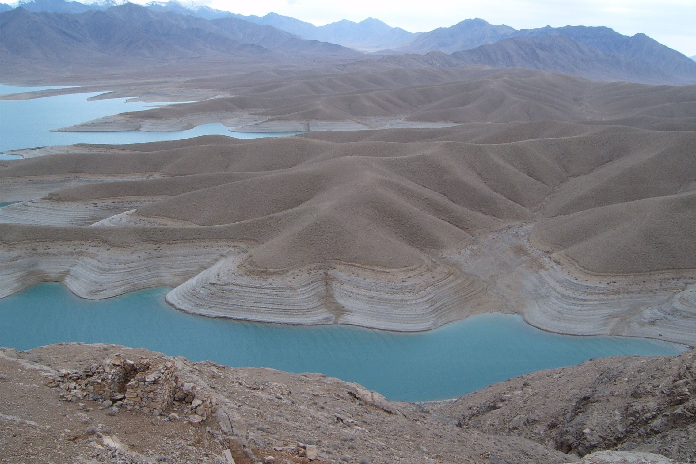 La regione montagnosa e il fiume Helmand, in Afghanistan. Foto: wikipedia.
